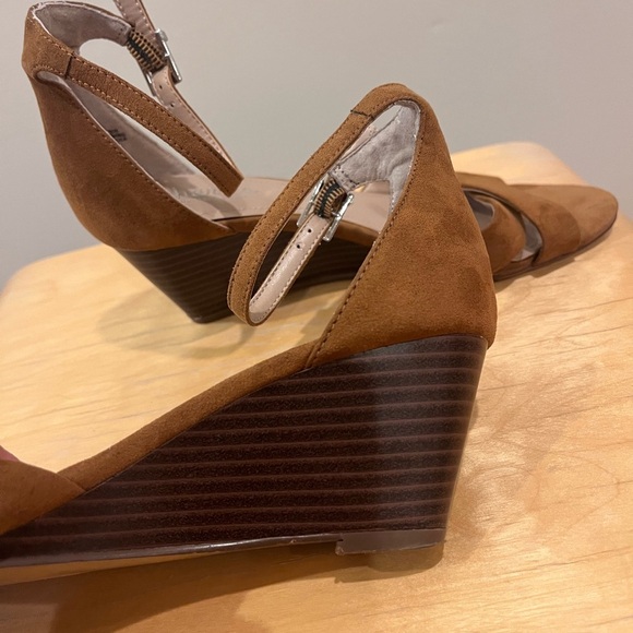 Charles by Charles David Light Brown Wedge Sandals - Picture 6 of 15